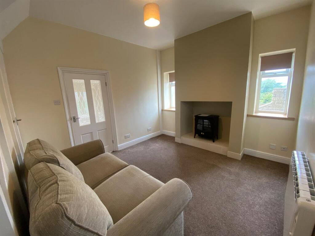 LOUNGE 1.jpg