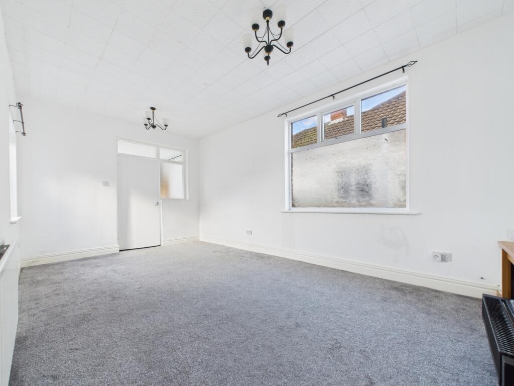 CAM02195G0-PR0090-STILL012