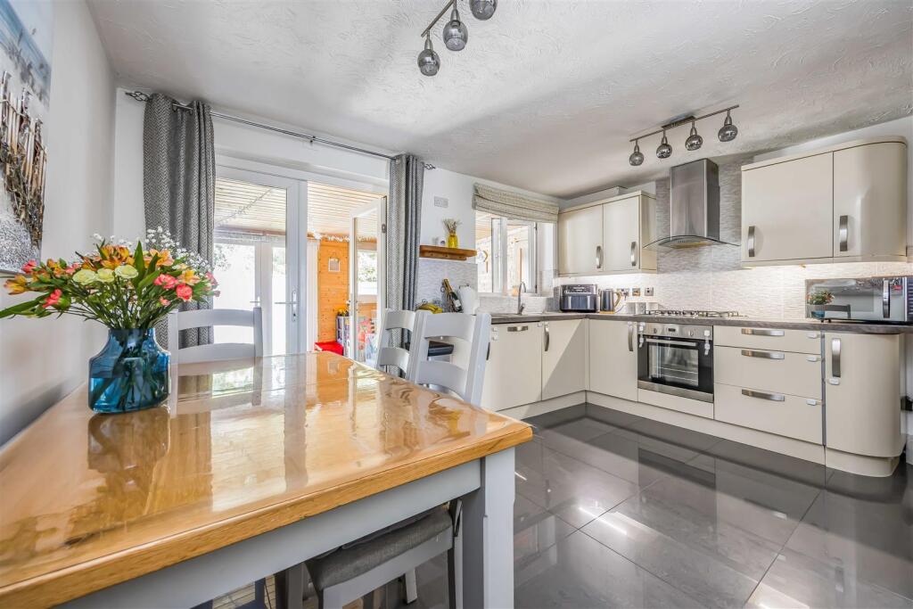 20 Milebush Road, Southsea-Small-PorticoMarketing-