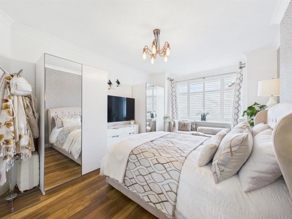 Bedroom: