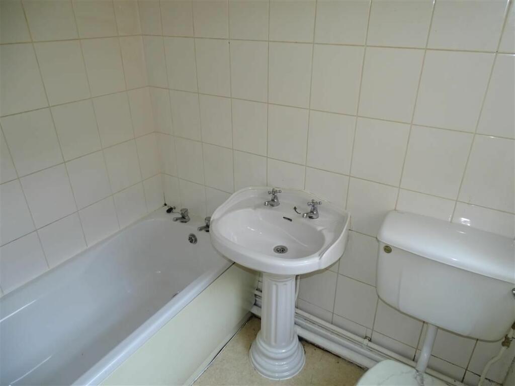 Bathroom (Ground Floor)