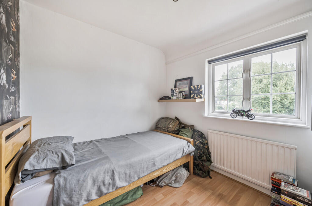 1329490-16-688ba3...