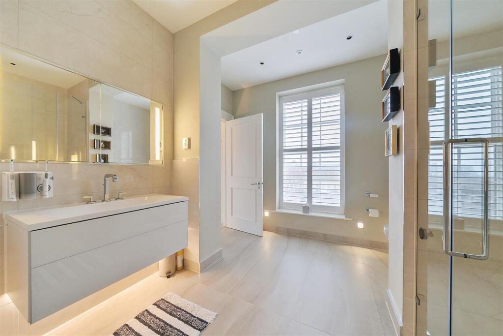 En-suite shower room