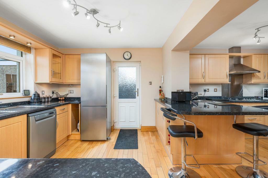 Kitchen 1.jpg