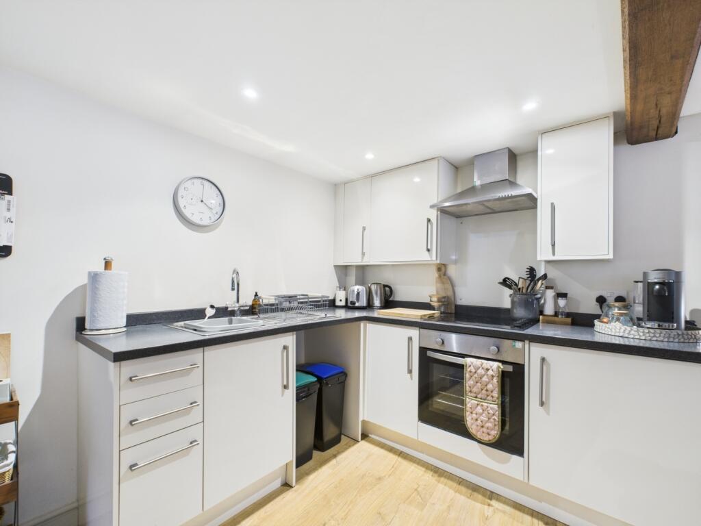 CAM01740G0-PR0352-STILL002