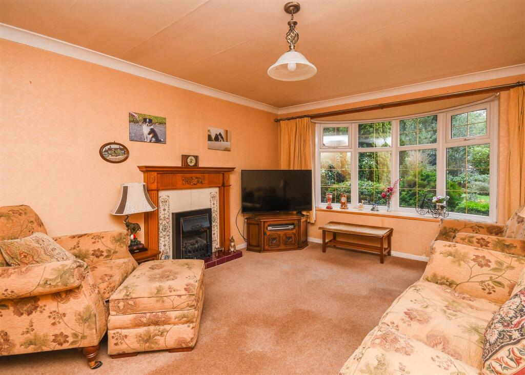 45 Grange Park - Lounge.jpg