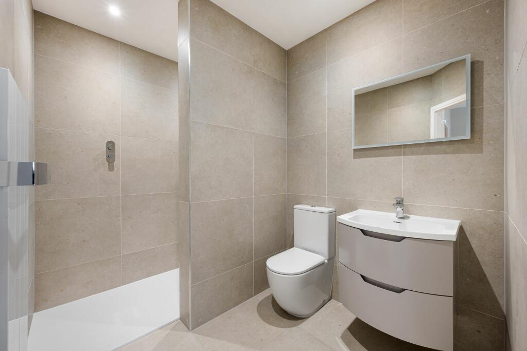 Ensuite Bedroom 4