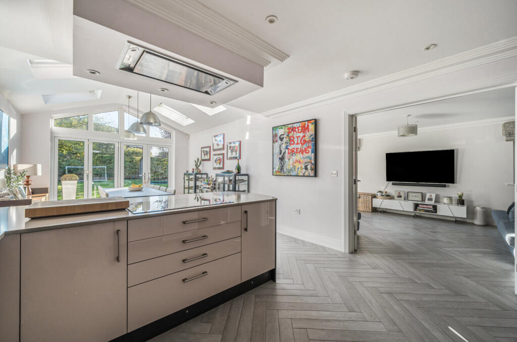 1372507-15-68fb47...