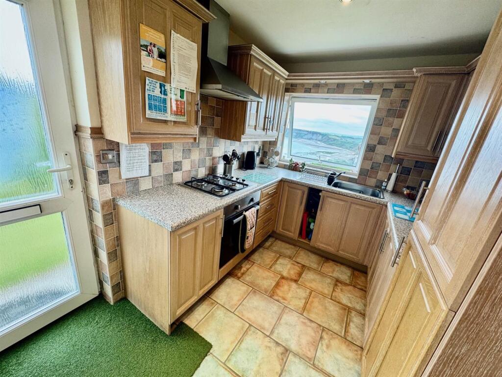 Kitchen 2.jpg
