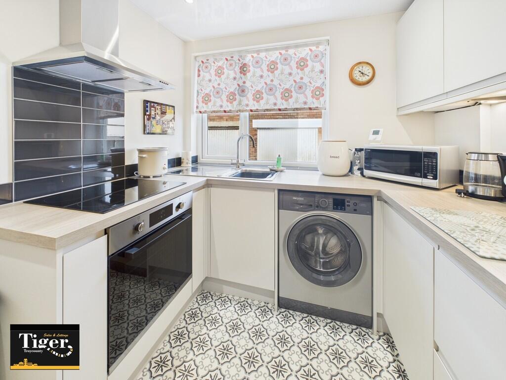 CAM02176G0-PR0496...