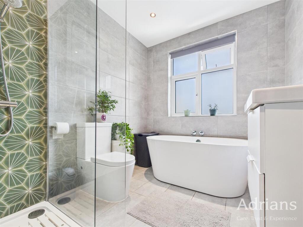 BATH / SHOWER ROOM