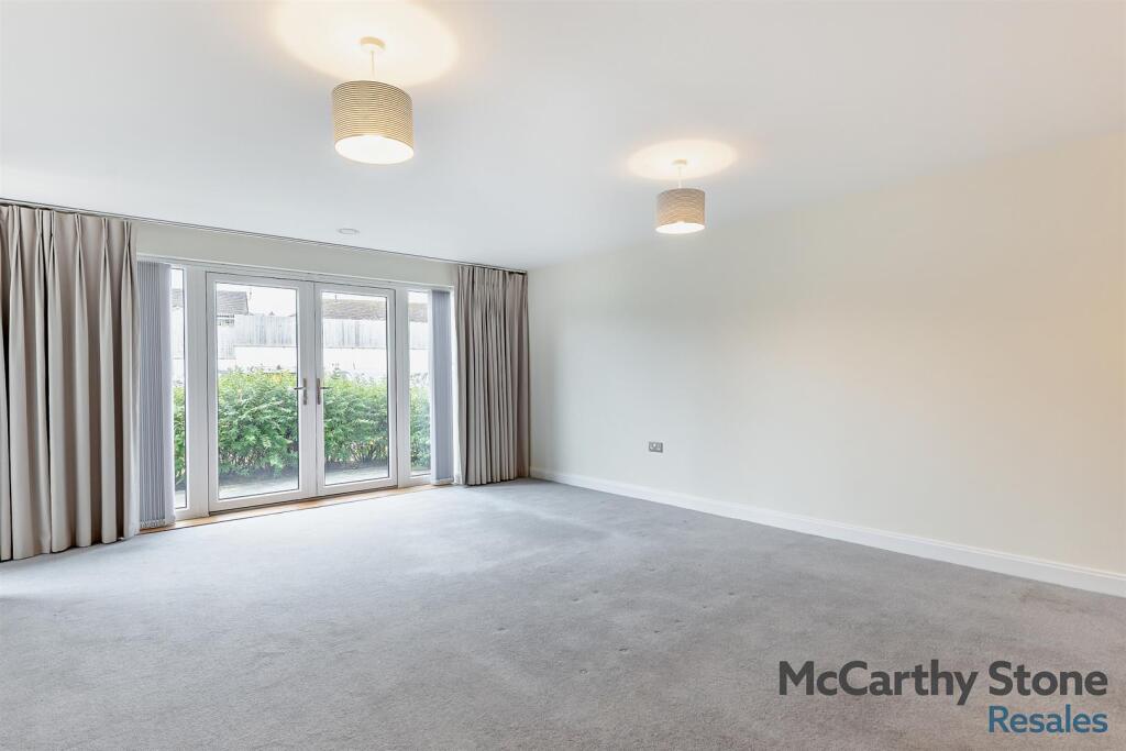 Open Plan Living Room/Kitchen
