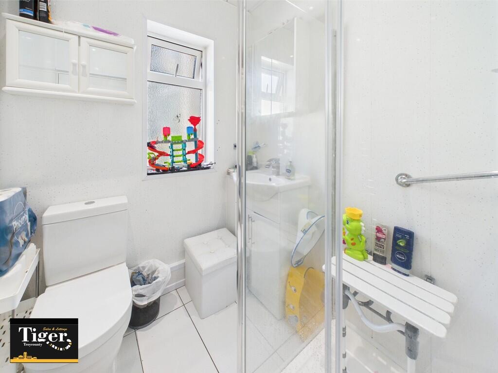 CAM02176G0-PR0575...