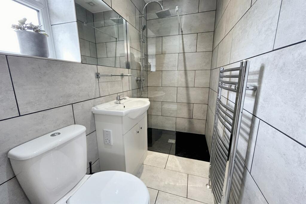 en-suite shower room