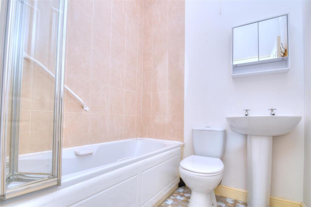 Bathroom.jpg
