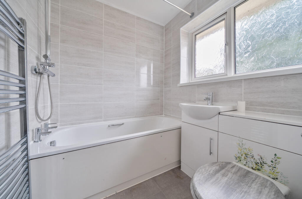 1395209-12-695f96...