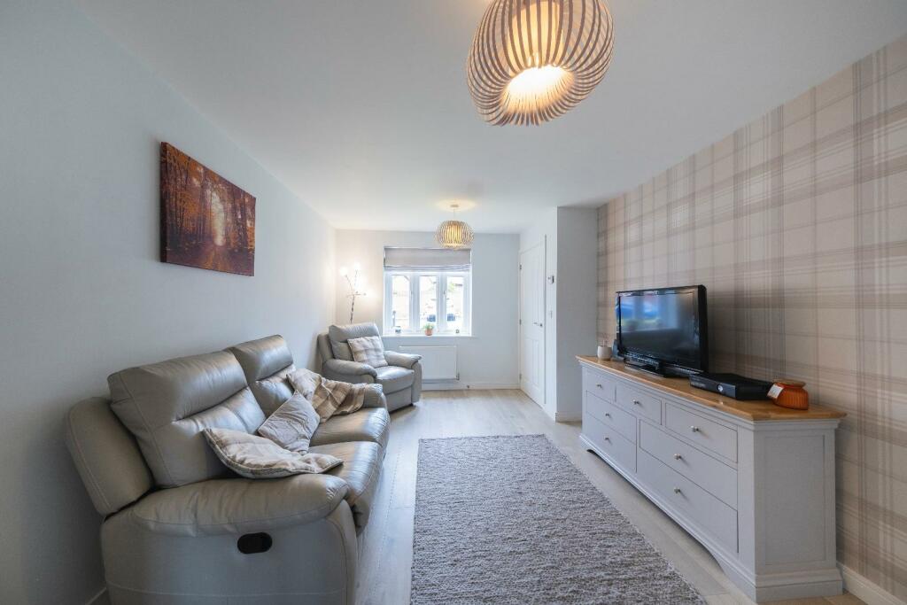 17 Hazelhurst Way-009.JPG