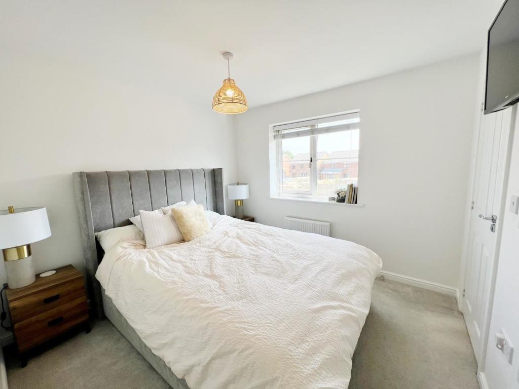 Bedroom 1 pic 1.jpg