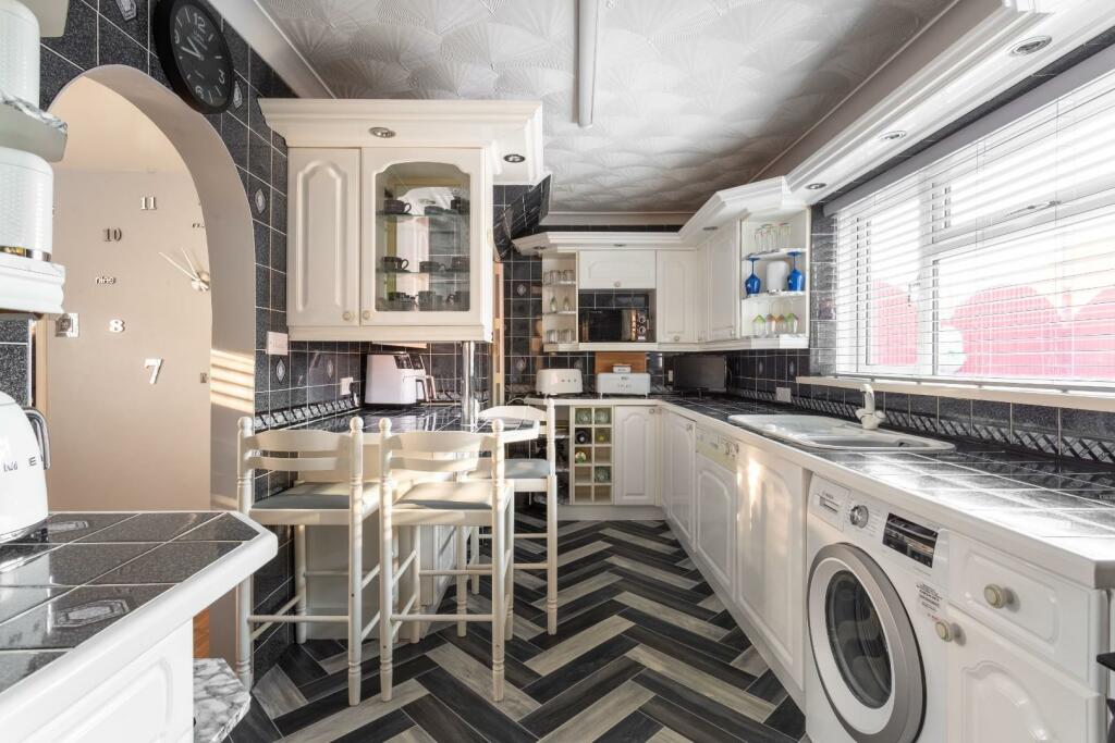 kitchen (2).jpg