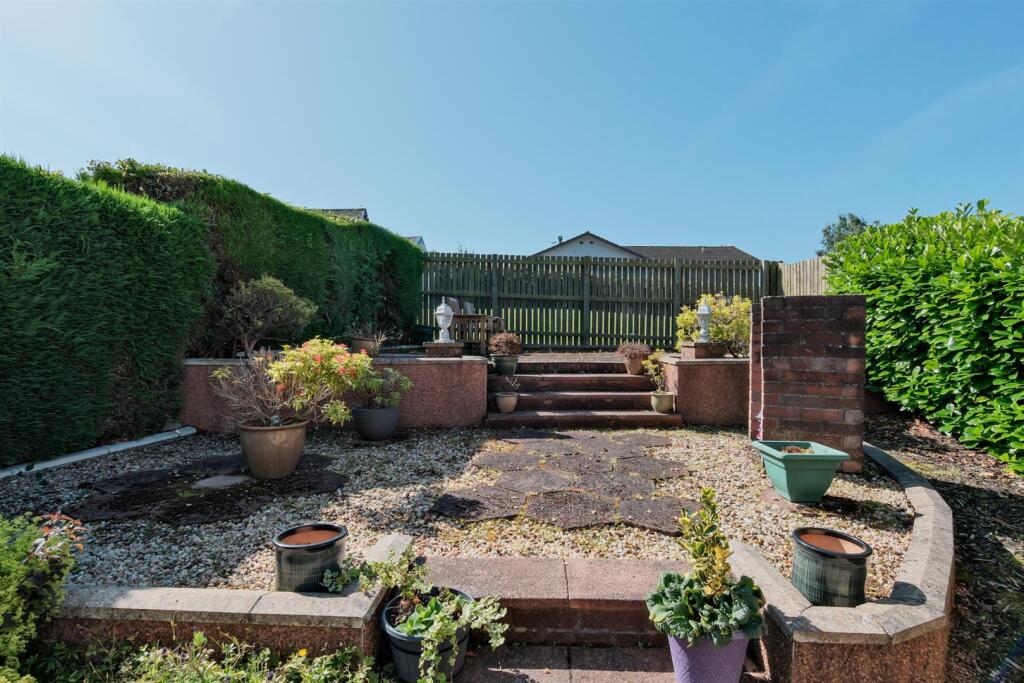 011-11 Whiteshaw Avenue, Carluke, ML8 5DF.jpg