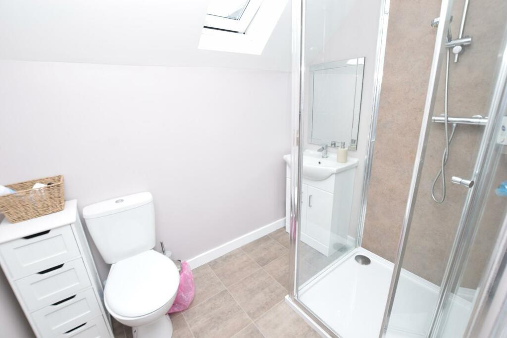 SHOWER ROOM.JPG