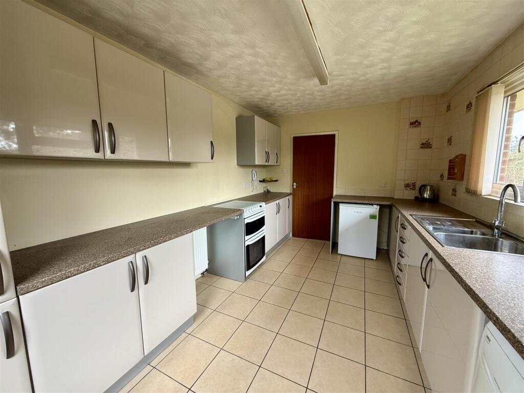 Kitchen: