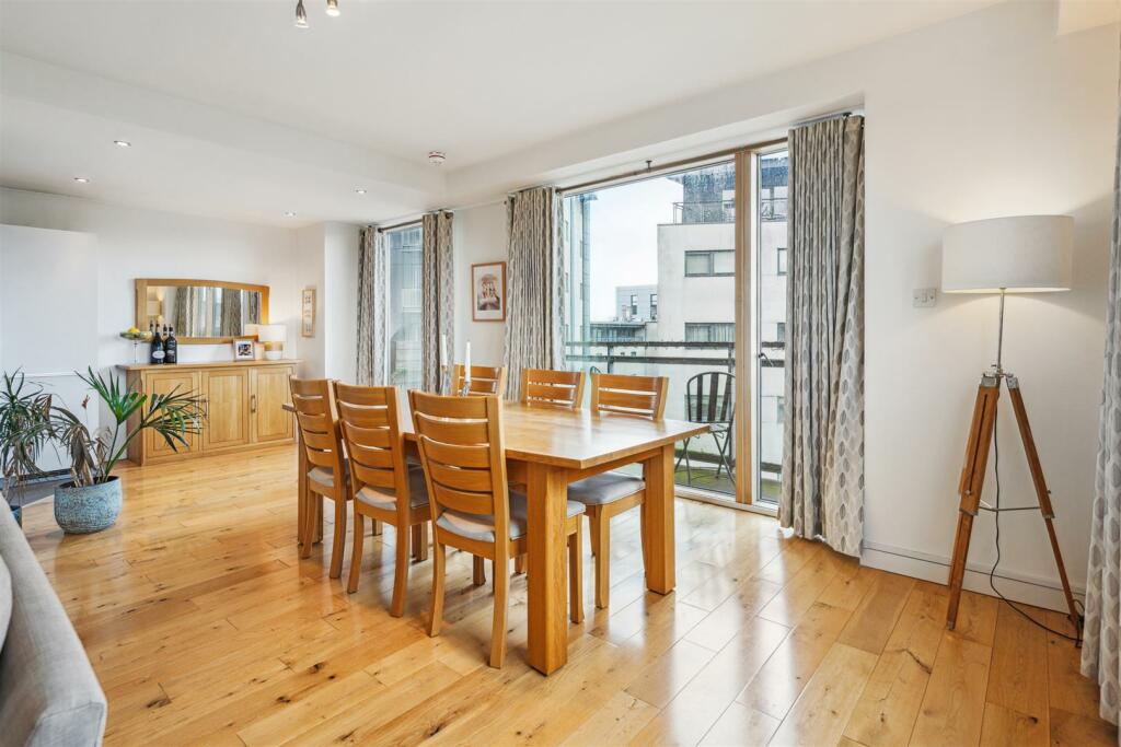 YATES HELLIER - 5 1 305 Glasgow Harbour Terraces (