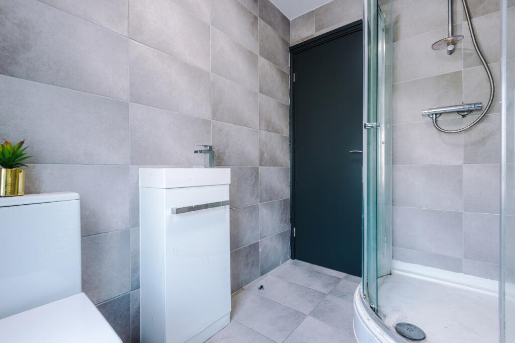 77 Davenport, Bathroom 2