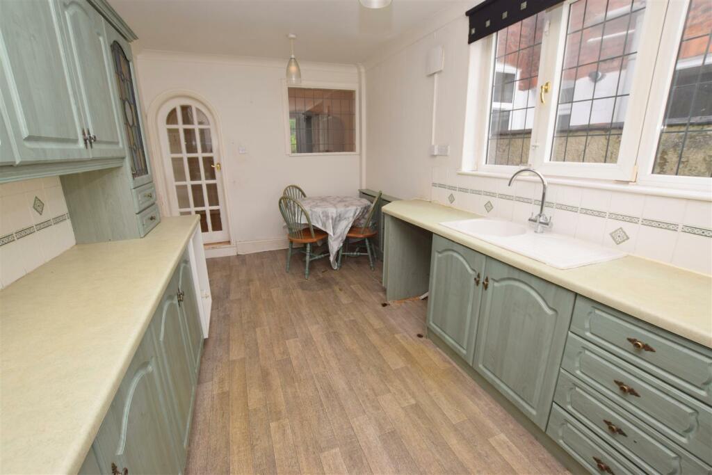 KITCHEN DINER