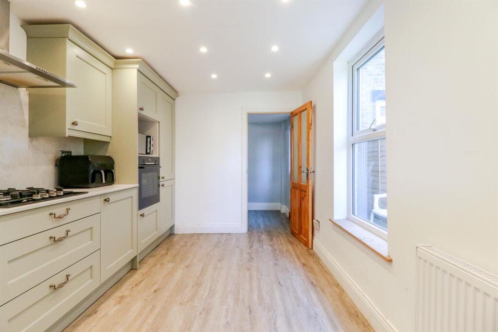 51 Holly Road-21.jpg