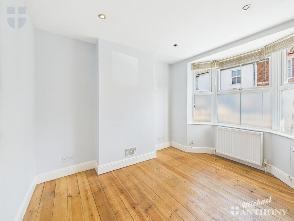 CAM03852G0-PR0340-STILL006