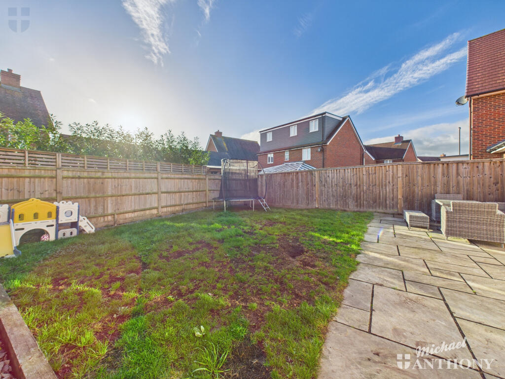 CAM03852G0-PR0483-STILL014