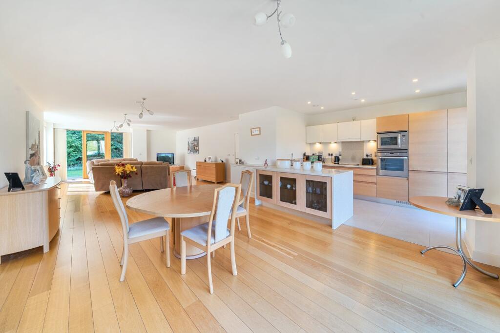 Dining/Kitchen