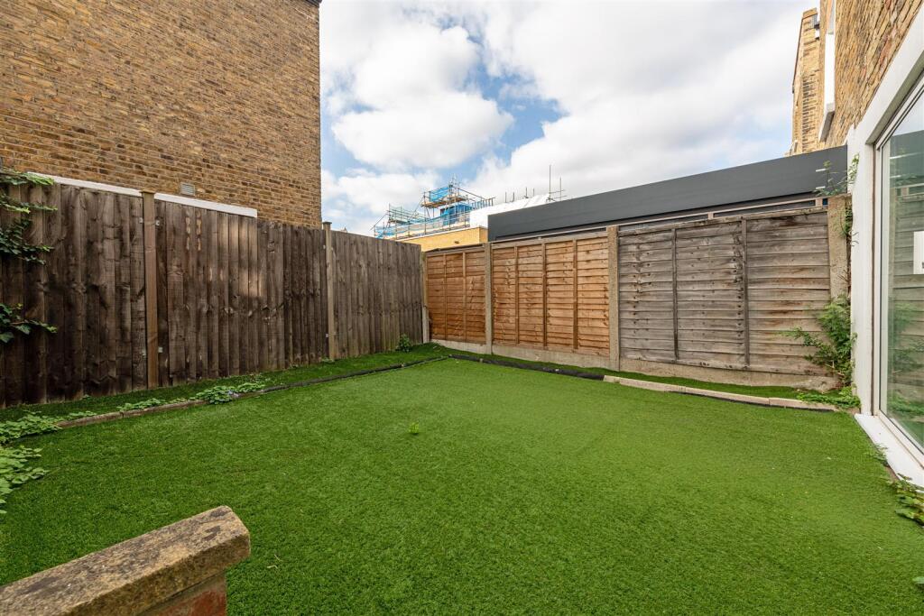 30 Deodar Rd Gdn.jpg