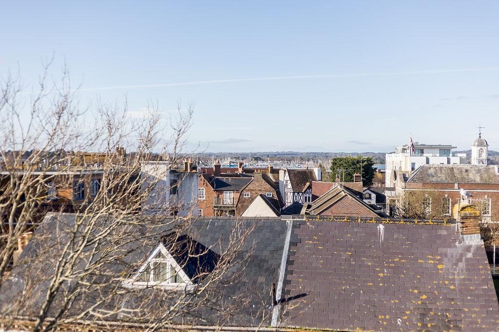 418OrchardPlazaph6web300.jpg