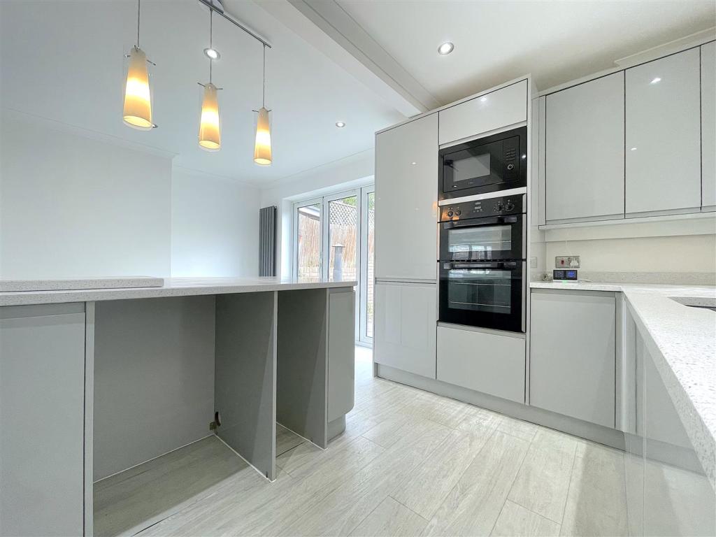Kitchen (2).jpeg