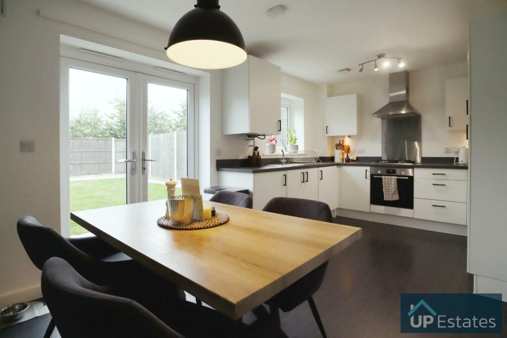KITCHEN / DINING ROOM