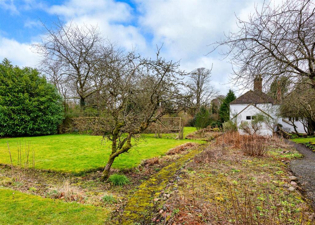 Bridge Cottage-garden1.jpg