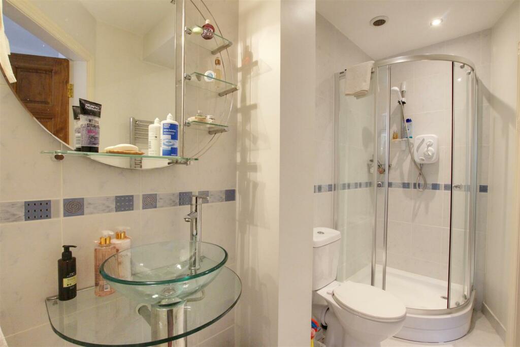 Jack &amp; Jill En-suite Shower Room