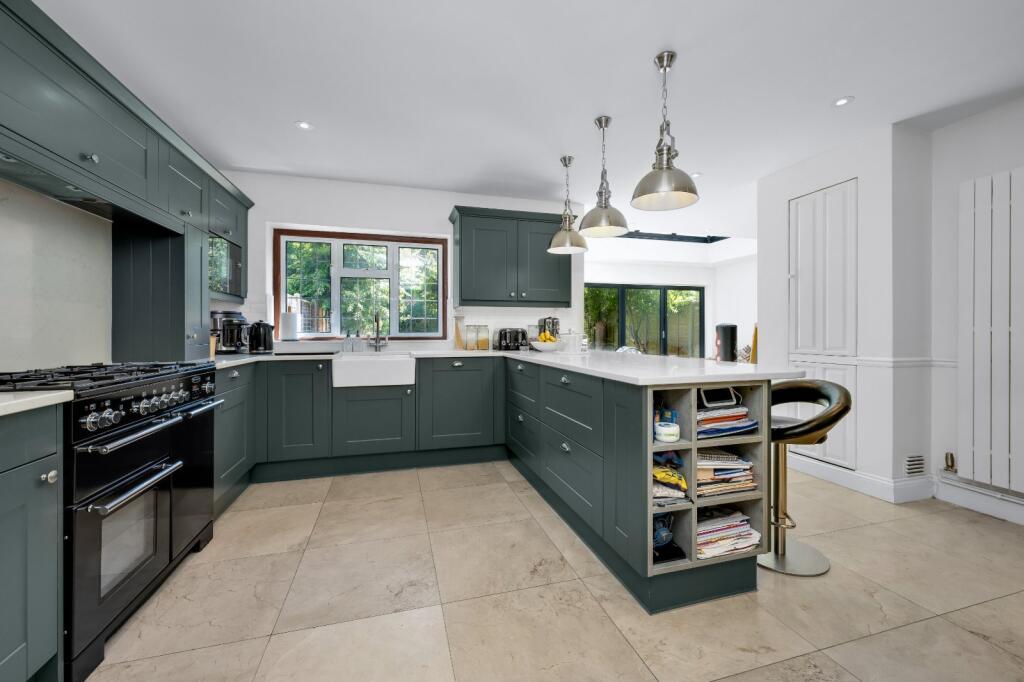 Kitchen/B&#39;fast Room