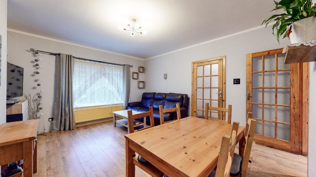 Lounge/Dining Area