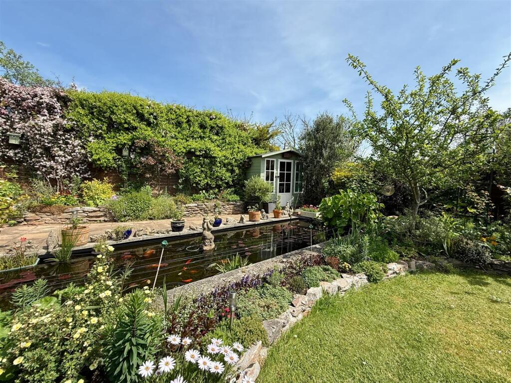 Pond &amp; Summer House.JPG