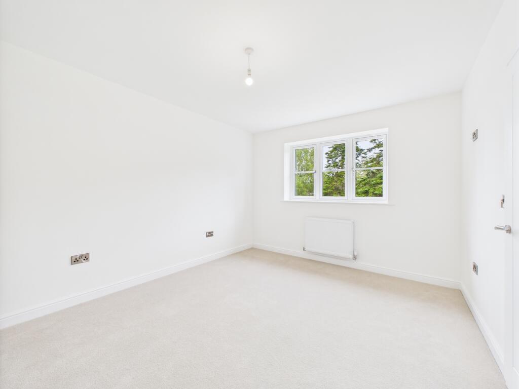 CAM04825G0-PR0117-STILL015