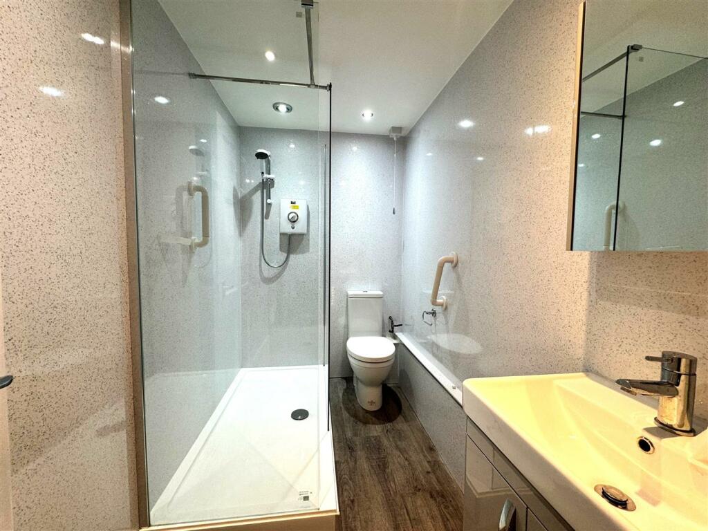 ShowerRoom.jpg