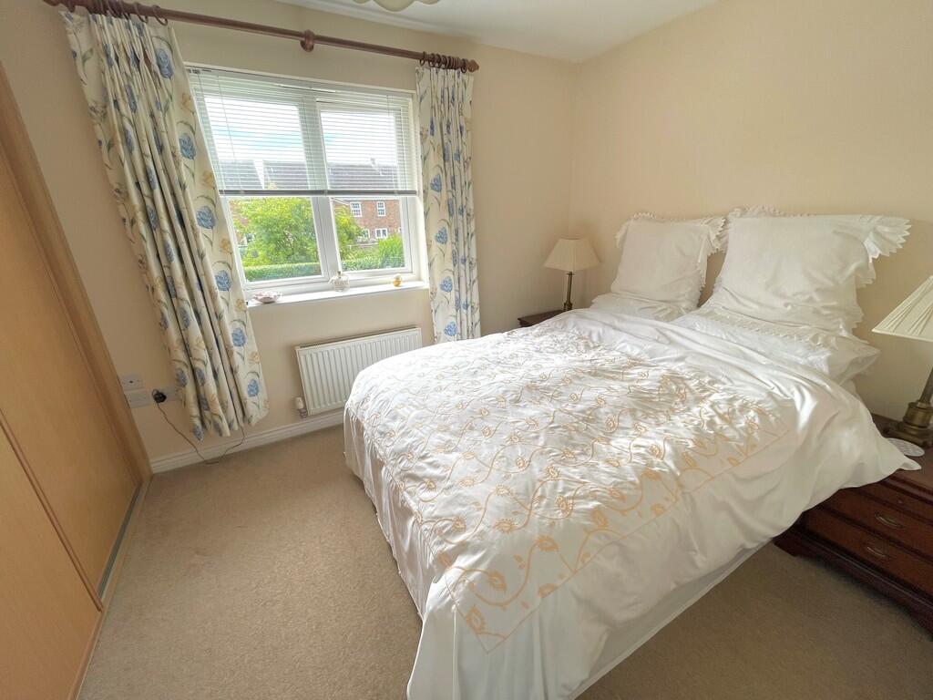 5 The Limes Bedro...