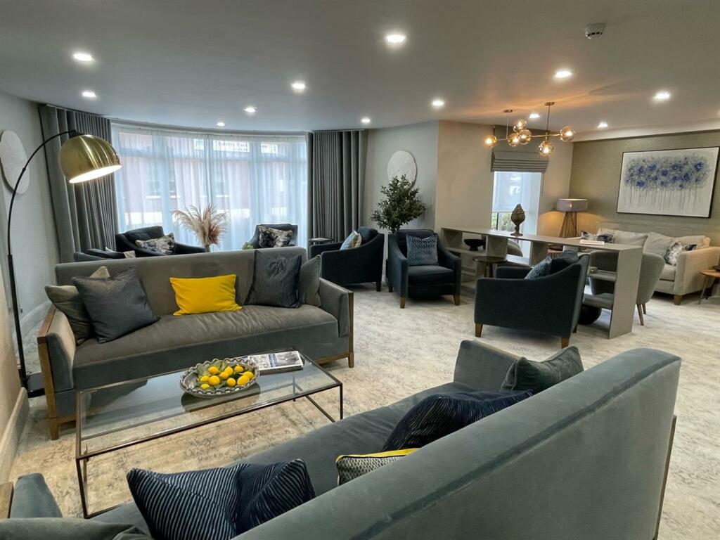 Communal lounge..jpg