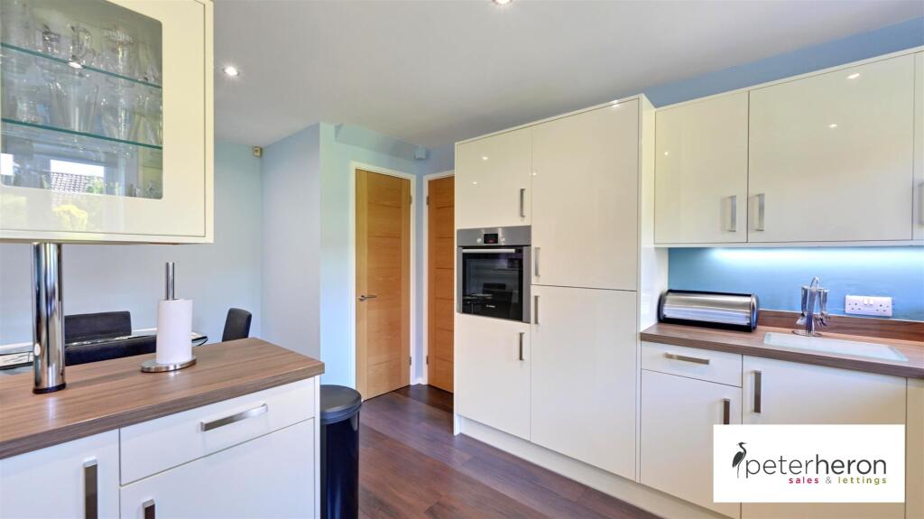 Breakfasting Kitchen