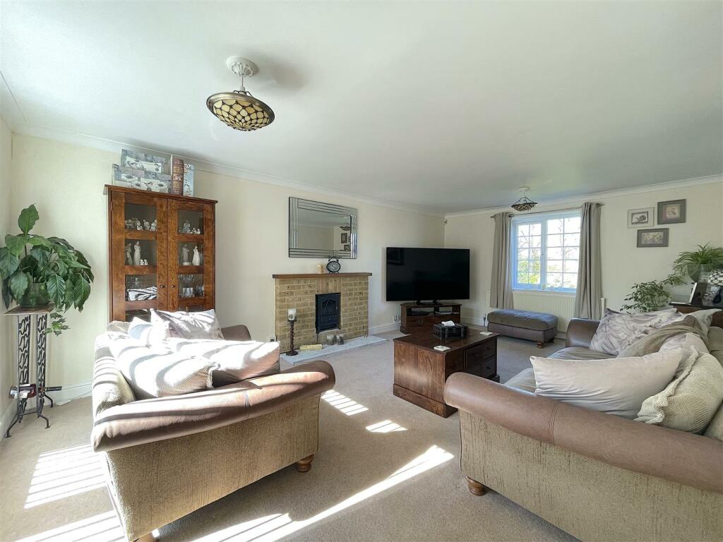 Living Room (1).jpeg