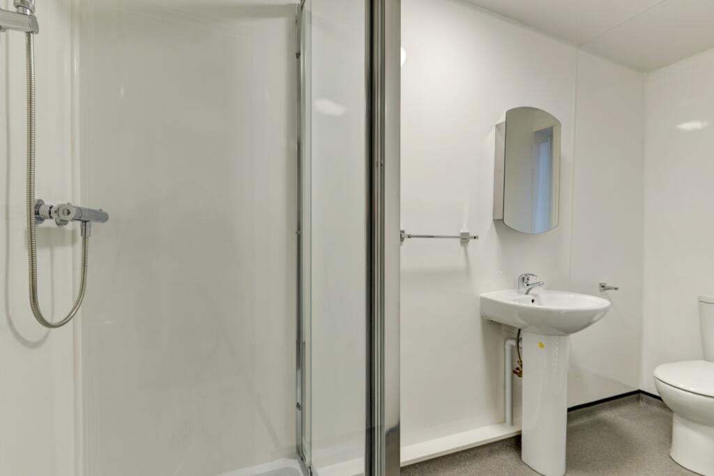 16 Beaconsfield Road Bathroom 3