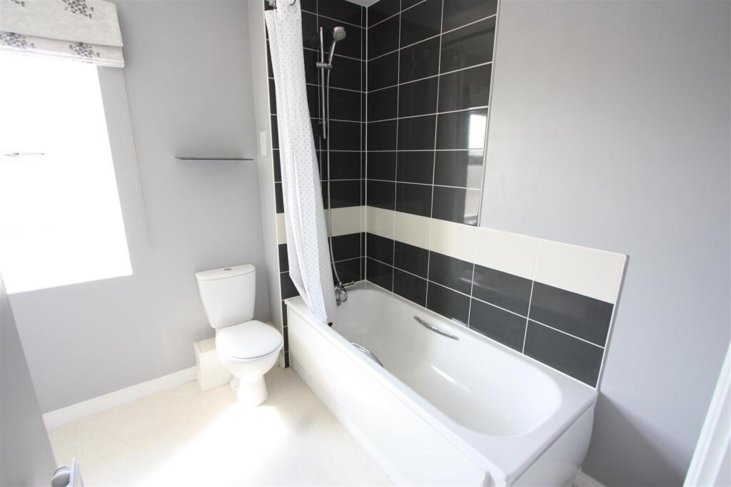 32 Littledale Row Bathroom